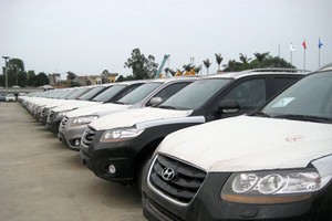 Nới hay siết, ôtô nhập khẩu hoang mang